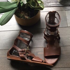 Wishbone flat sandals